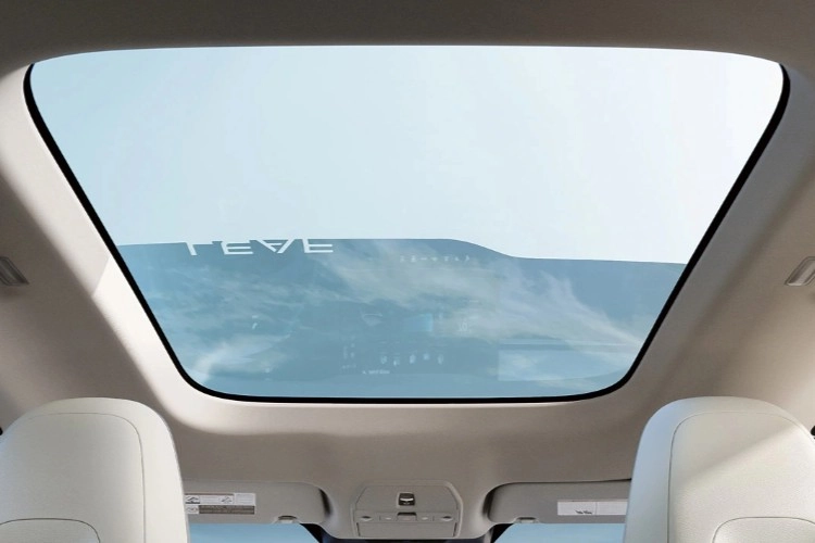 View up through the Nissan LEAF panoramic roof showing the sky