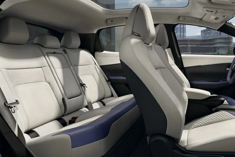 Nissan LEAF rear cabin showing the flat floor and rear bench seat