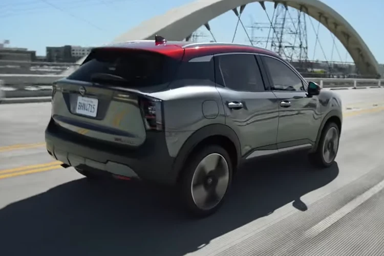 Nissan Kicks travelling between marked lanes on a highway