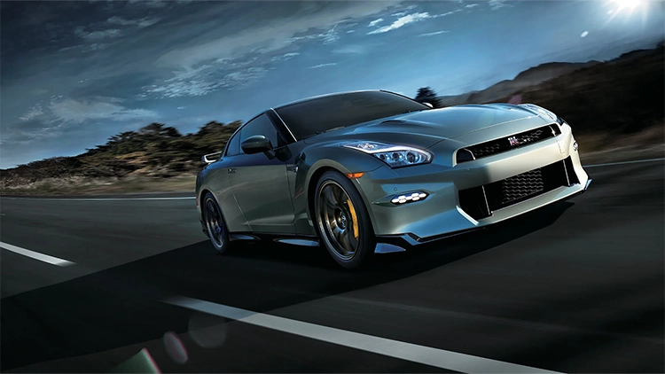 GT-R driving