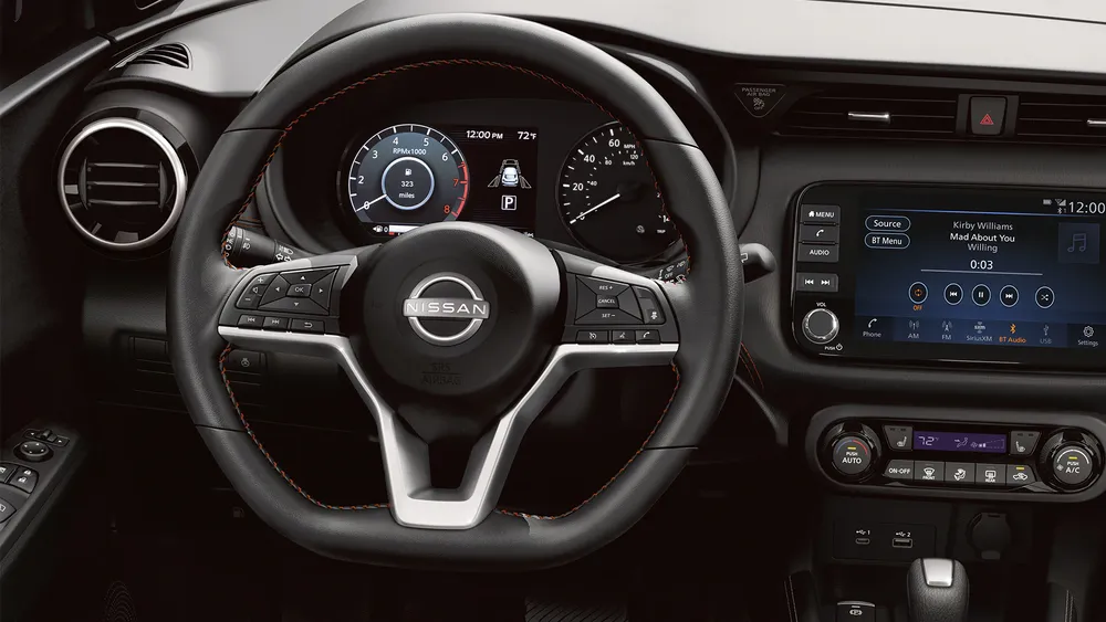Kicks steering wheel