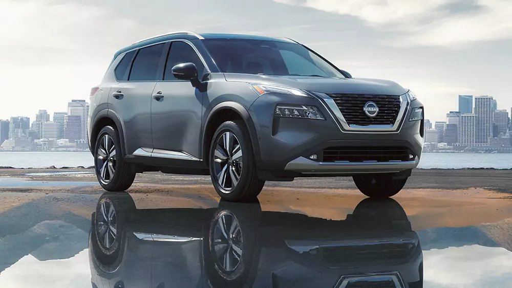 2023 Nissan Rogue silver exterior