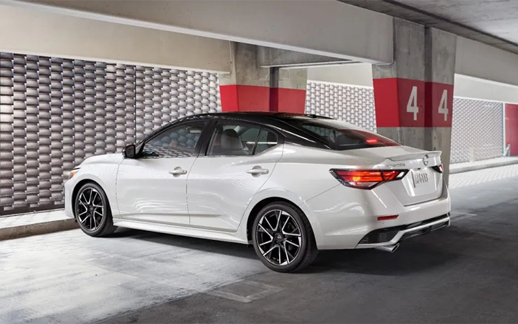 2025 Nissan Sentra® SR. The available, SR-exclusive two-tone paint highlights Sentra’s aggressive coupe-like styling, making a powerful visual statement.