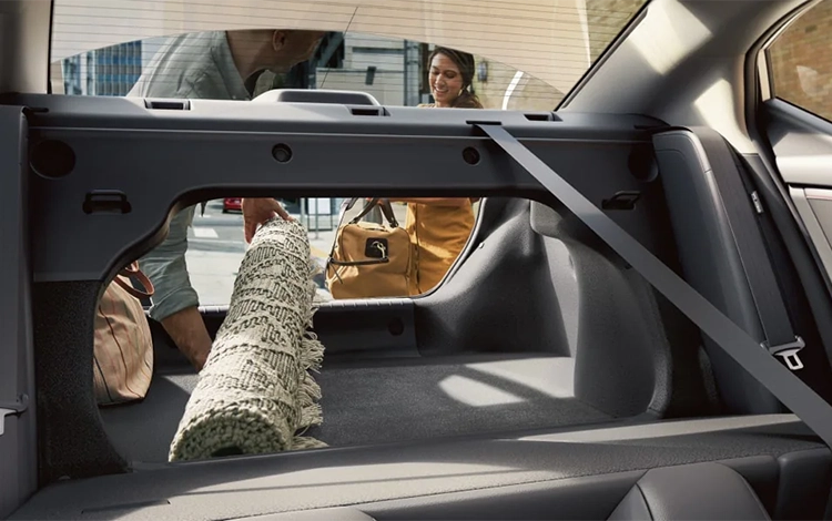 2025 Nissan Sentra® SR. Sentra’s trunk helps keep valuables out of sight. The convenient folding rear seats let you bring large and oversized items.