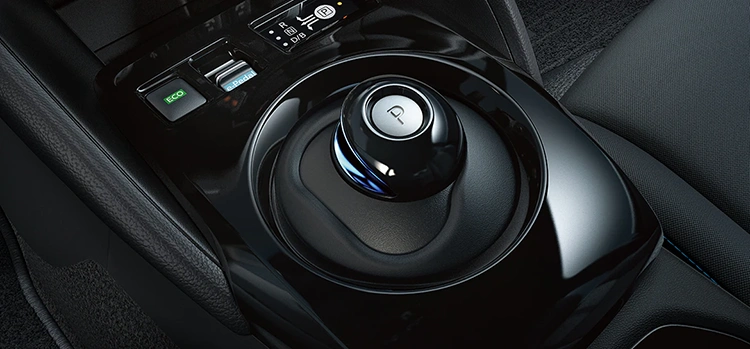 2025 Nissan LEAF - Ergonomic shifter
