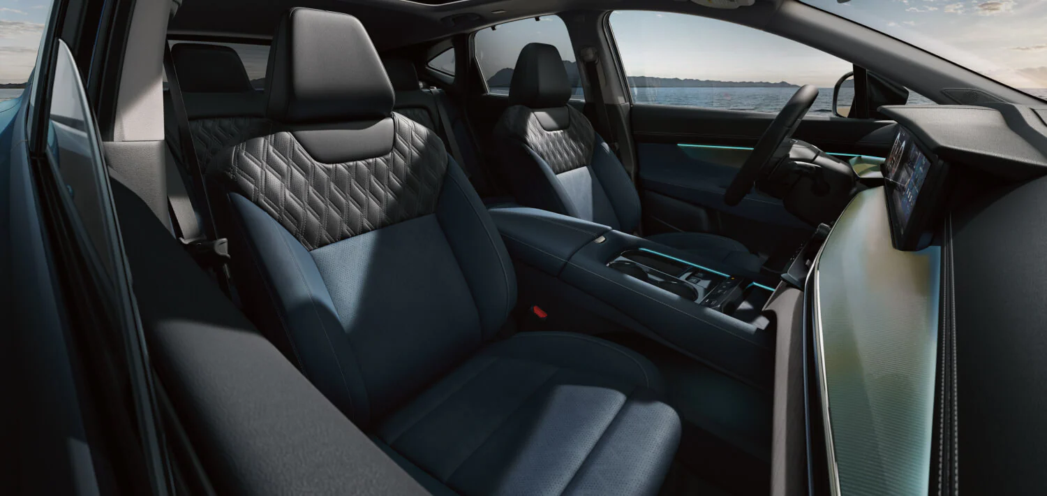 2025 Nissan Murano front seats and dash with dark interior