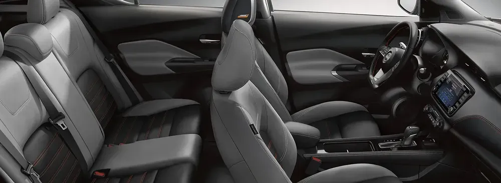 Kicks front and rear seating
