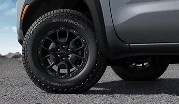 17” Beadlock-Style Aluminum-Alloy Wheels
